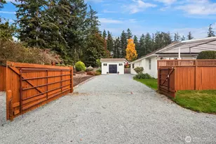 381 Macbrae Dr, Camano Island, WA 98282 - Photo 5
