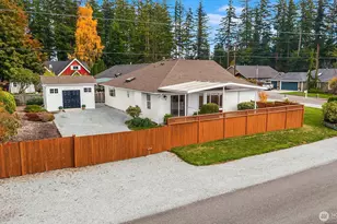 381 Macbrae Dr, Camano Island, WA 98282 - Photo 3