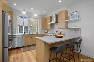 721 N 45th St, Seattle, WA 98103 - Photo 5
