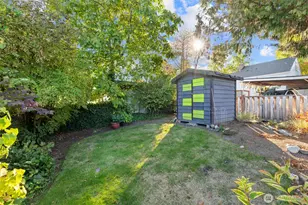 6251 37th Ave NE, Seattle, WA 98115 - Photo 25