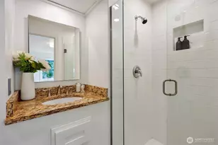 413 Lynn St, Seattle, WA 98109 - Photo 19