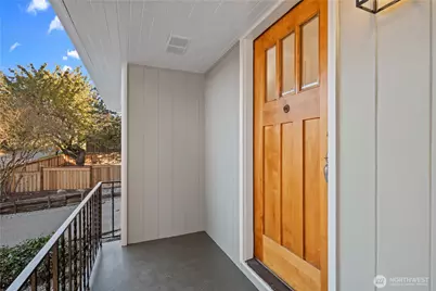 6302 37th Avenue SW, Seattle, WA 98126 - Photo 3