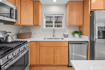 6302 37th Avenue SW, Seattle, WA 98126 - Photo 9