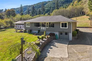 1120 Lombard St, Raymond, WA 98577 - Photo 1