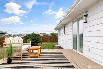 2043 SW Dillard Lane, Oak Harbor, WA 98277 - Photo 23