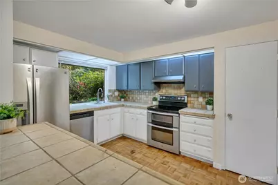 16325 SE 27th Street, Bellevue, WA 98008 - Photo 15