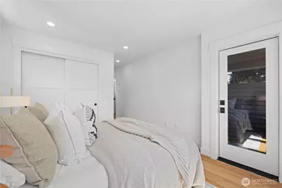 270 Fulton Street, Seattle, WA 98109 - Photo 23