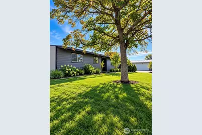 221 Loring Drive, Moses Lake, WA 98837 - Photo 1