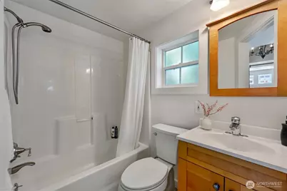 919 N 76th Street, Seattle, WA 98103 - Photo 35