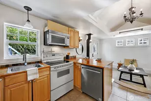 919 N 76th St, Seattle, WA 98103 - Photo 33