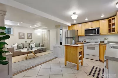 919 N 76th Street, Seattle, WA 98103 - Photo 23