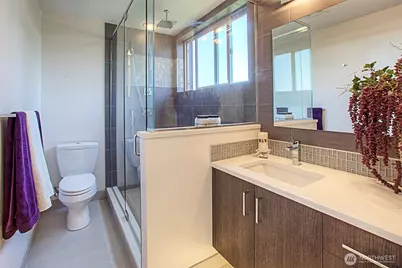 7531 Brooklyn Avenue NE, Seattle, WA 98115 - Photo 9