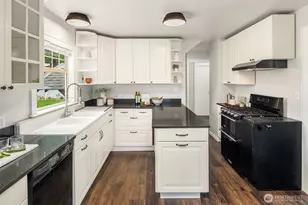 1217 E Washington Ave, Burlington, WA 98233 - Photo 9