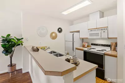 9750 Greenwood Avenue N #203, Seattle, WA 98103 - Photo 7