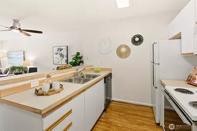 9750 Greenwood Avenue N #203, Seattle, WA 98103 - Photo 9
