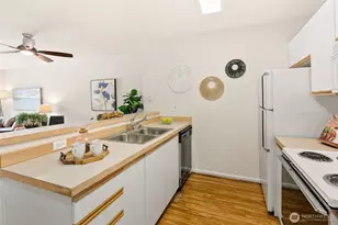 9750 Greenwood Ave N, Seattle, WA 98103 - Photo 9
