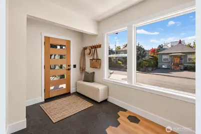 5520 Brooklyn Avenue NE, Seattle, WA 98105 - Photo 3