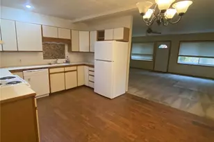 700 N 117th St, Seattle, WA 98133 - Photo 3