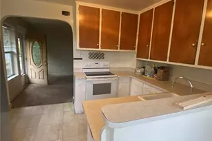 702 N 117th St, Seattle, WA 98133 - Photo 3