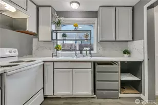 8402 E Sherwood St, Tacoma, WA 98445 - Photo 9