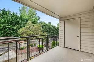 13616 NE 7th St, Bellevue, WA 98005 - Photo 27