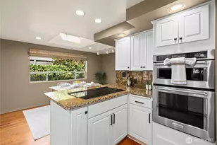 10501 39th Ave SW, Seattle, WA 98146 - Photo 17