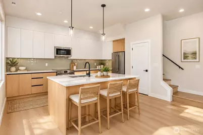 3842 Linden Avenue N, Seattle, WA 98103 - Photo 3