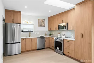9244 Dayton Ave N, Seattle, WA 98103 - Photo 21