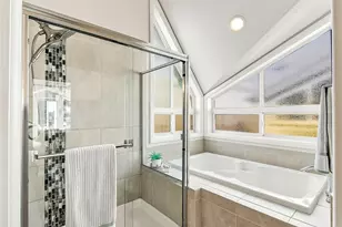 1512 Taylor Ave N, Seattle, WA 98109 - Photo 17