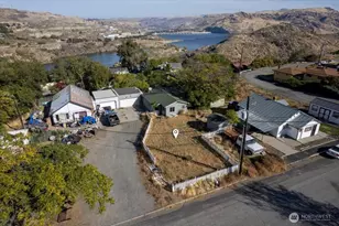 213 Roosevelt Dr, Grand Coulee, WA 99133 - Photo 1