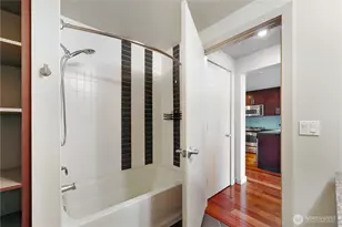 910 Lenora St, Seattle, WA 98121 - Photo 11