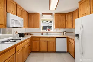 17735 SE 261st St, Covington, WA 98042 - Photo 9