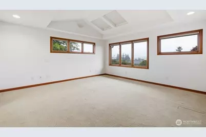 9600 Hilltop Rd, Bellevue, WA 98004 - Photo 17