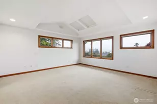 9600 Hilltop Rd, Bellevue, WA 98004 - Photo 17