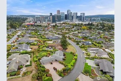 9600 Hilltop Rd, Bellevue, WA 98004 - Photo 35