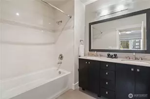 699 John St, Seattle, WA 98109 - Photo 11