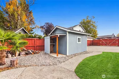 907 130th St E, Tacoma, WA 98445 - Photo 35
