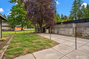 21805 SE 4th St, Sammamish, WA 98074 - Photo 23