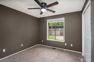 21805 SE 4th St, Sammamish, WA 98074 - Photo 17