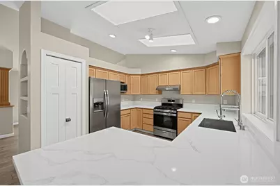 225 Brittany Street, Mount Vernon, WA 98274 - Photo 13