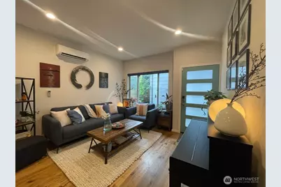 8527 Interlake Avenue N, Seattle, WA 98103 - Photo 3
