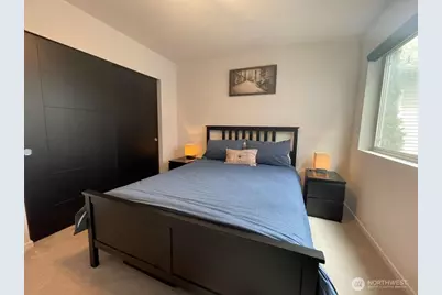 8527 Interlake Avenue N, Seattle, WA 98103 - Photo 11