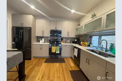 8527 Interlake Avenue N, Seattle, WA 98103 - Photo 7