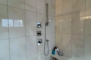 8527 Interlake Ave N, Seattle, WA 98103 - Photo 17