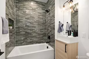 1739 17th Ave, Seattle, WA 98122 - Photo 9