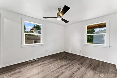 1121 S National Avenue, Bremerton, WA 98312 - Photo 15