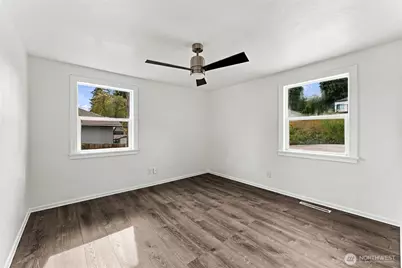 1121 S National Avenue, Bremerton, WA 98312 - Photo 13