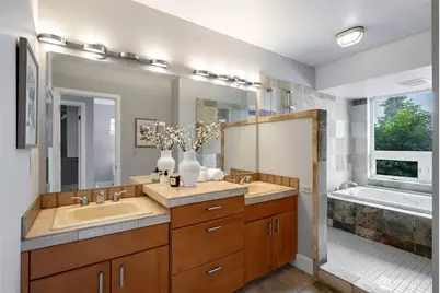 212 N 45th Street, Seattle, WA 98103 - Photo 11