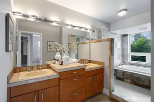 212 N 45th St, Seattle, WA 98103 - Photo 11