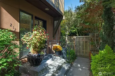 212 N 45th Street, Seattle, WA 98103 - Photo 1